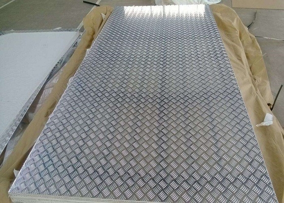 China 2.000 mm - 6.000 mm de comprimento Chapa quadriculada de alumínio com acabamento laminado fornecedor