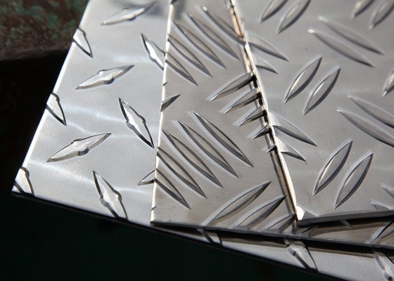 China O passo de escada de 3003 H22 Brite chapeia a folha de alumínio personalizada largura da placa do verificador fornecedor