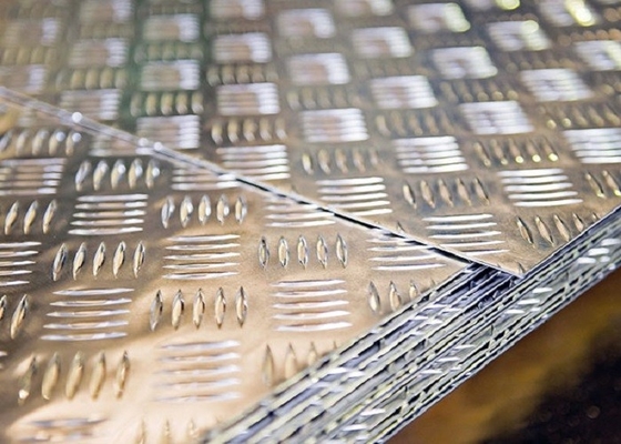 China 1050 H14 verificador de alumínio Diamond Treadplates Raised Plates 1.5X1250X2500 fornecedor